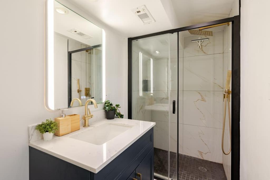Luxury New Spacious - Country Hills, *